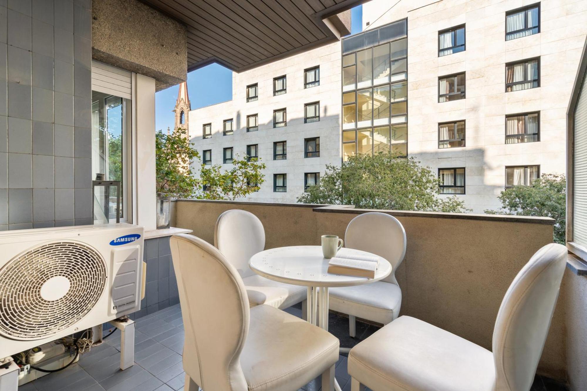 Fridays Flats Spacious 4Br Family Retreat Barcelona Exterior photo